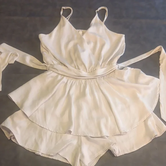 RESERVED FOR LORAINE Glam Adorable Cream Layered Romper Dress - Picture 3 of 13